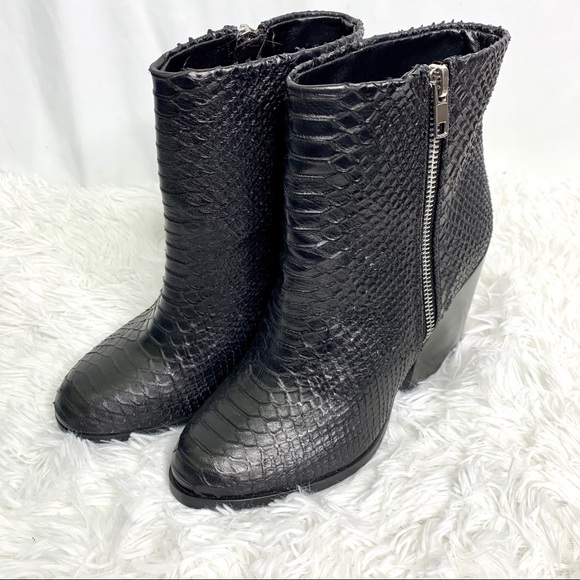 Black booties Peace Love Shea By Steve Madden - Picture 3 of 8